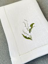 Ielādēt attēlu galerijas skatītājā, maijpuķītes izšuvums lina salvete sanpo