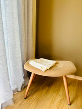 Ielādēt attēlu galerijas skatītājā, Looking for a thoughtful and practical gift? Our bees embroidered washed linen shower towels make an ideal present for housewarmings, weddings, or any special occasion. Treat your loved ones to the gift of luxury and functionality with our premium towels