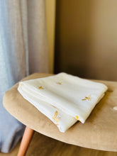 Ielādēt attēlu galerijas skatītājā, Looking for a thoughtful and practical gift? Our bees embroidered washed linen shower towels make an ideal present for housewarmings, weddings, or any special occasion. Treat your loved ones to the gift of luxury and functionality with our premium towels