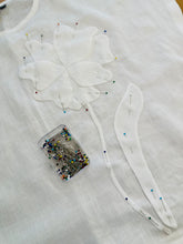 Load image into Gallery viewer, Flower PDF pattern and step-by-sep sewing gude