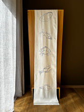 Load image into Gallery viewer, Linen table runner with sea animals embroidery