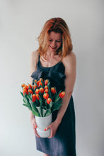 Load image into Gallery viewer, Lina kleita ar volāniem