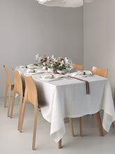 Ielādēt attēlu galerijas skatītājā, Luxurious linen tablecloth handcrafted from washed linen. The tablecloth is decorated with 4 cm wide flap.
Size: 170x170 cm and 170x270 cm.
Color: Off White.