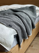 Load image into Gallery viewer, Puffy waffle linen blanket