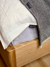 Load image into Gallery viewer, Puffy waffle linen blanket