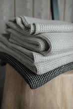 Load image into Gallery viewer, Puffy waffle linen blanket