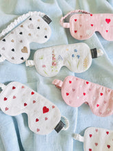 Ielādēt attēlu galerijas skatītājā, We spend a significant portion of our lives, so let’s do it as comfortable as we can!

You can use sleeping mask while relaxing in your comfy bedroom as well as on flight or long travel in light.

The beauty of linen’s natural, yet smooth texture brings comfort to our body and mind. It is natural, sustainable, healthy, timeless, relaxing, refreshing and warming.

Linen’s ability to adapt to various temperatures enhances sleep and its natural properties bring about relaxation and support health.
