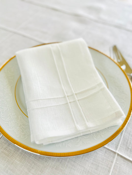 Pleated off white linen napkins — timeless, sustainable, and beautifully textured for your minimalist table setting. Their minimalist design suits neutral homes, eco-friendly interiors, and modern table decor beautifully.