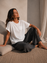 Ielādēt attēlu galerijas skatītājā, Textured white linen blouse with handmade tulip appliqué for women
