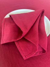 Ielādēt attēlu galerijas skatītājā, Elevate your dining experience with this beautifully crafted Washed Linen Tablecloth and Napkin Set. Made from 100% premium linen, this set combines both timeless elegance and everyday practicality, making it the perfect addition to your kitchen or dining room.

The tablecloth features a soft, relaxed look, thanks to the natural washed linen fabric, which brings a subtle texture and a chic, lived-in feel. Paired with matching napkins, this set is designed to complement any occasion, whether you're hosting a
