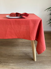 Ielādēt attēlu galerijas skatītājā, Elevate your dining experience with this beautifully crafted Washed Linen Tablecloth and Napkin Set. Made from 100% premium linen, this set combines both timeless elegance and everyday practicality, making it the perfect addition to your kitchen or dining room.

The tablecloth features a soft, relaxed look, thanks to the natural washed linen fabric, which brings a subtle texture and a chic, lived-in feel. Paired with matching napkins, this set is designed to complement any occasion, whether you're hosting a
