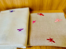 Ielādēt attēlu galerijas skatītājā, Looking for a thoughtful and practical gift? Our bees embroidered washed linen shower towels make an ideal present for housewarmings, weddings, or any special occasion. Treat your loved ones to the gift of luxury and functionality with our premium towels
