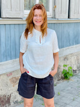 Load image into Gallery viewer, lina blūze lina šortas linenterritory
